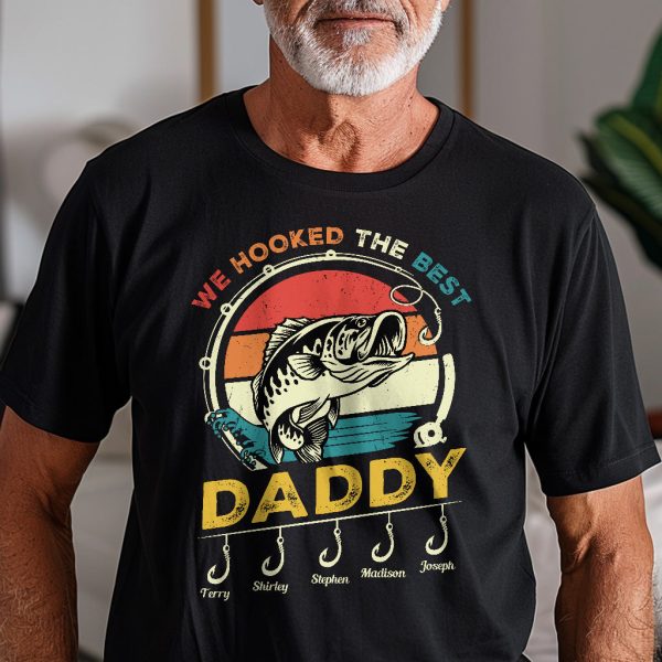 Gifts-For-Fisherman-We-Hooked-The-Best-Daddy-Personalized-Shirt2.jpg