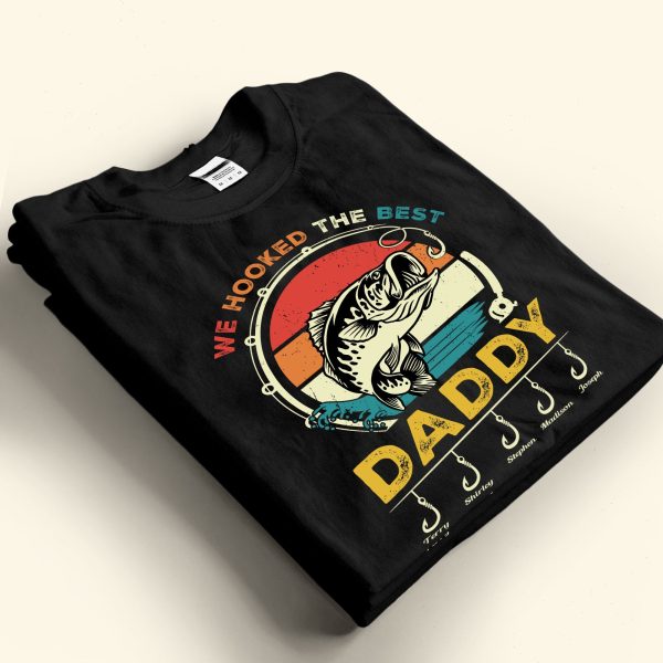 Gifts-For-Fisherman-We-Hooked-The-Best-Daddy-Personalized-Shirt4.jpg