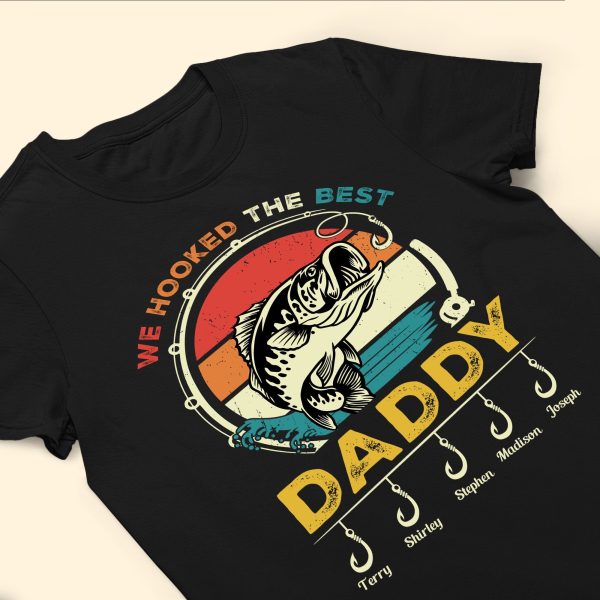 Gifts-For-Fisherman-We-Hooked-The-Best-Daddy-Personalized-Shirt5.jpg